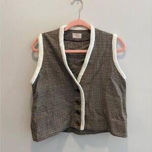 Vintage-Inspired Plaid Vest with White Knit Trim